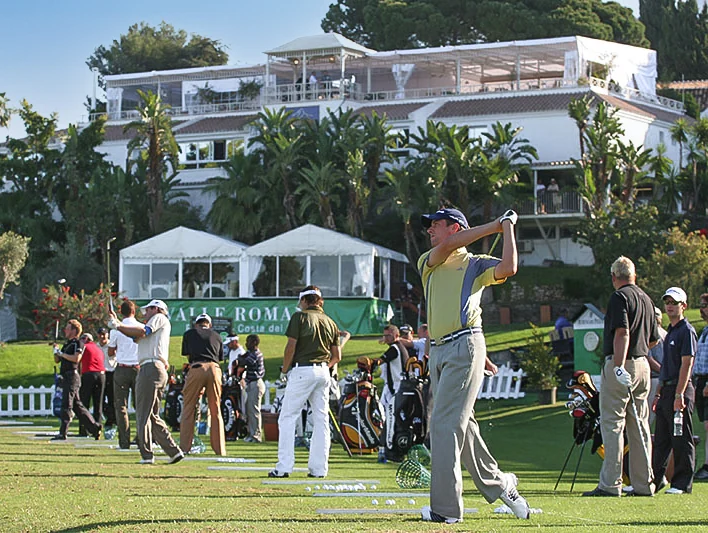 Golfspelare på Aloha Golf Club vid en tidigare tävling