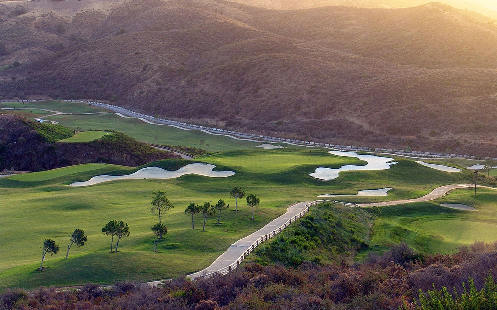 Calanova Golf i landskapet ovanför La Cala de Mijas